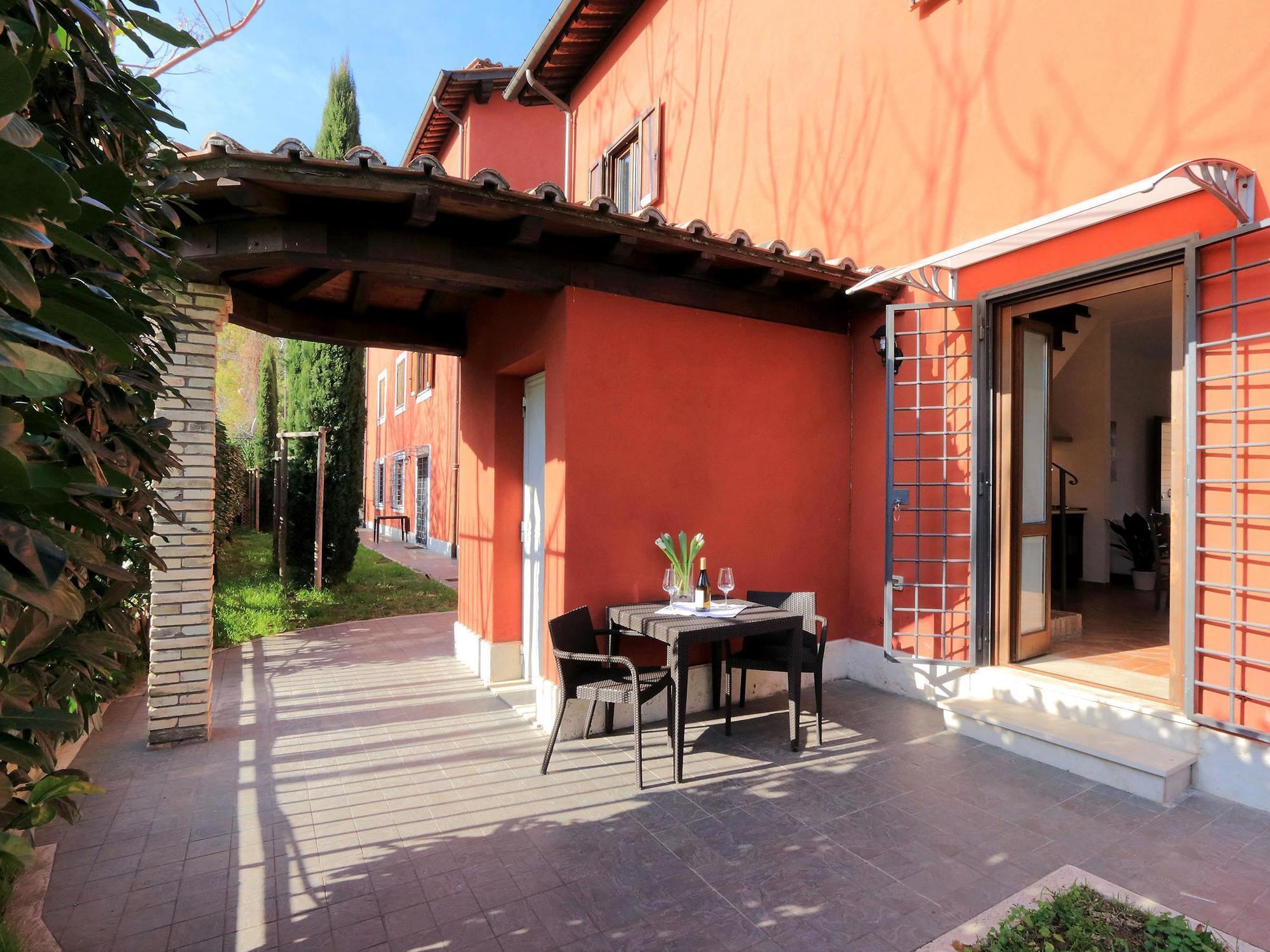 Borgo Papareschi Aparthotel 2*